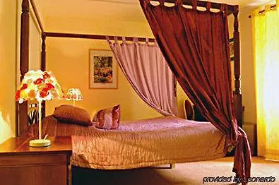 Le Chateau D'orfeuillette Otel 4*