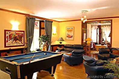 Le Chateau D'orfeuillette Hotel