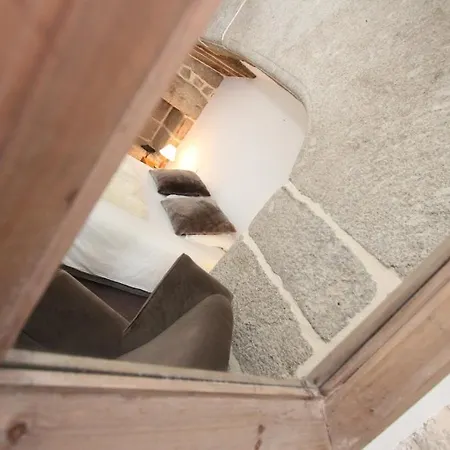 Le Chateau D'orfeuillette La Garde (Lozere)